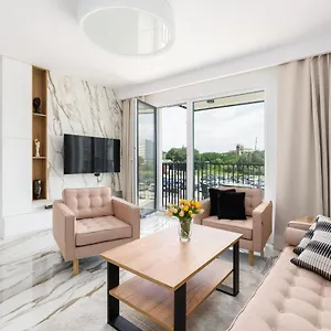 Esencja With Free Parking Garbary 104 By Renters Polska
