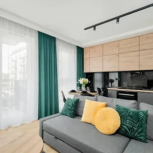 Esencja With Free Parking Garbary 104 By Renters Polska