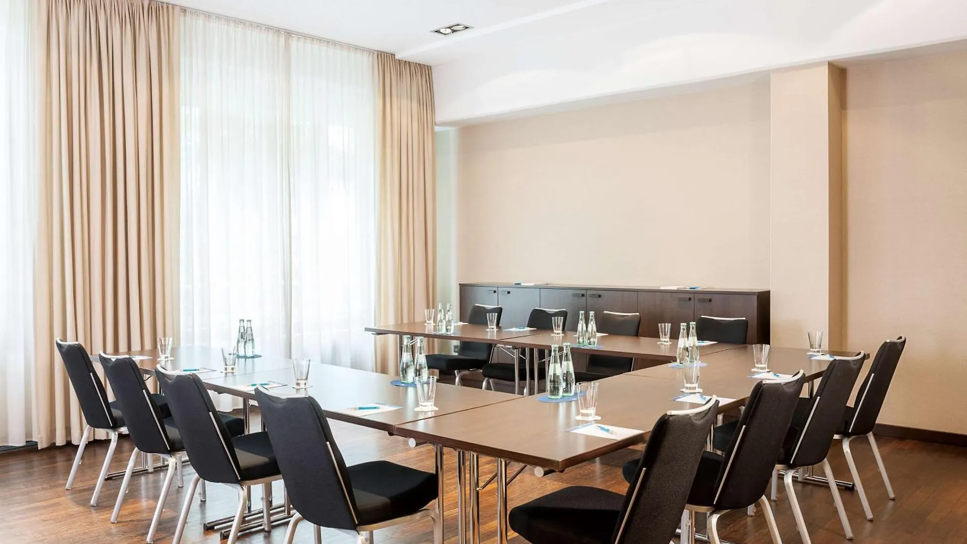 Nh Berlin Kurfuerstendamm Niemcy